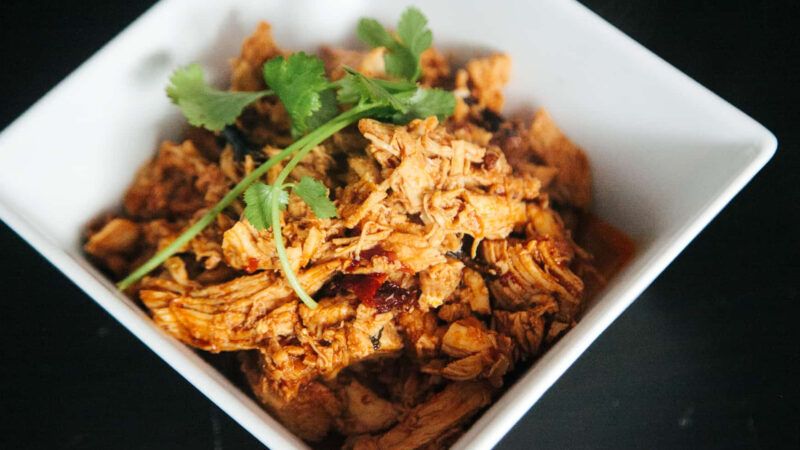 Easy Shredded Chipotle Chicken: A Smoky and Spicy Chicken Dish