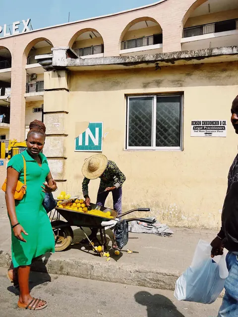 Lagos market photo 5