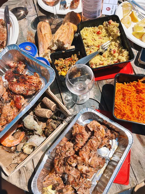A generous French table