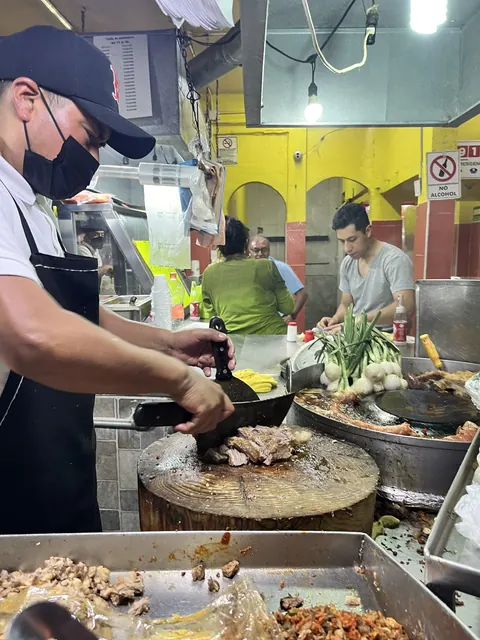 A cook preparing tacos in Mexico City