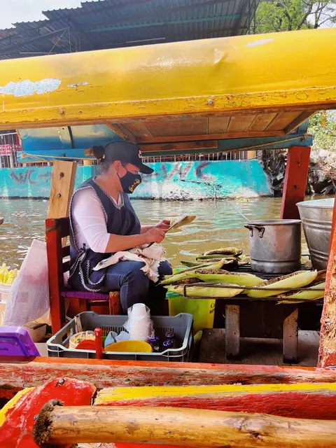 Grilled corn prepared on a Xochimilco boat