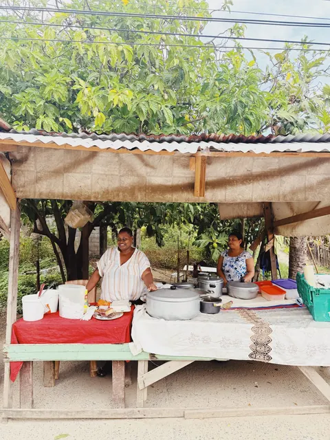 A roadside home cooked meal stand in Roatán