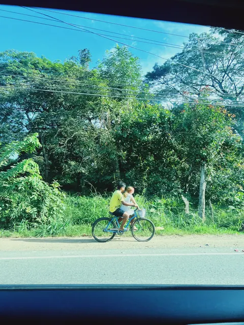Cycling through the tropical landscape of Las Catalinas